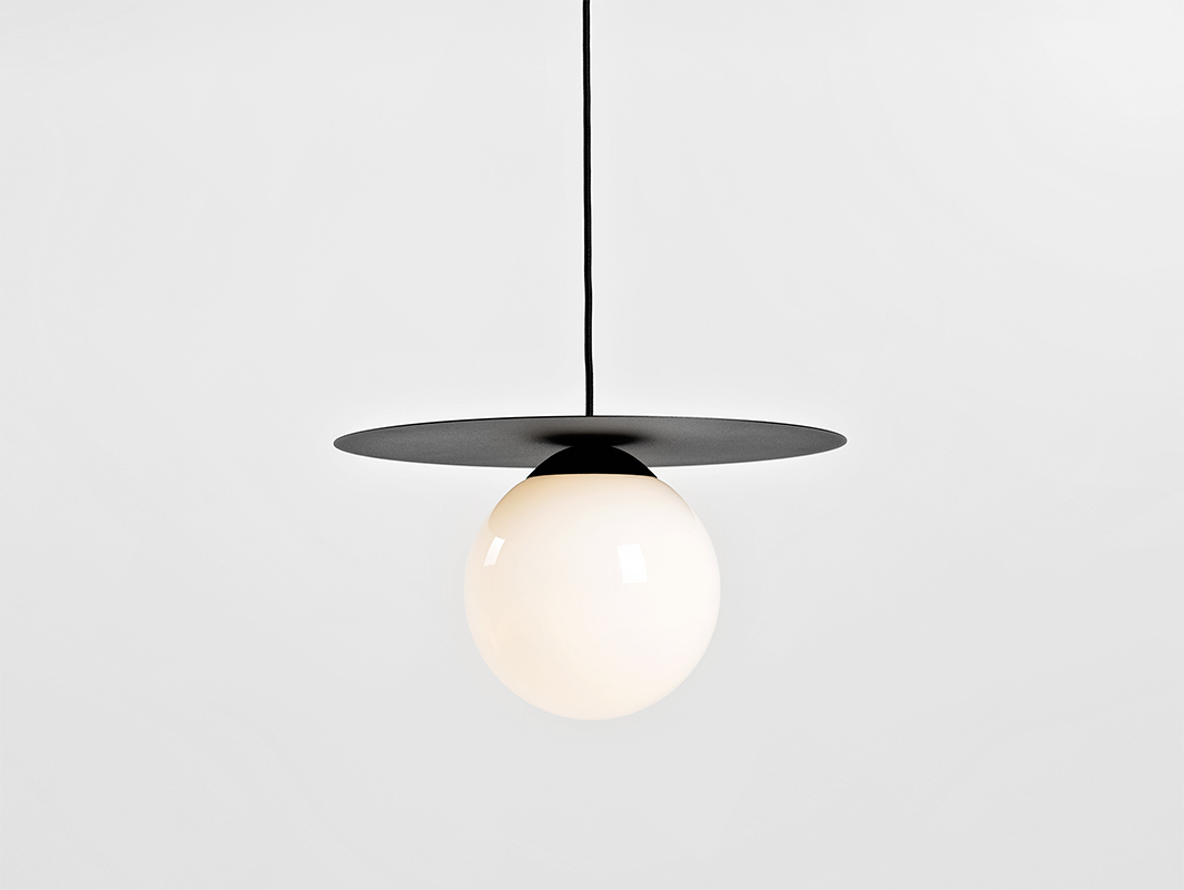 Sprawdź Lampa wisząca SKIVA BALL M - czarny Lampa wisząca SKIVA BALL M - czarny
