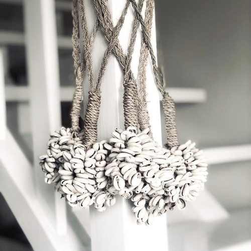 Sprawdź Chwost dekoracyjny z muszli kauri Door Shell Cowrie Tassel, naturalny, 60 cm
