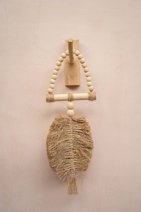 Raffia Triangle small 1