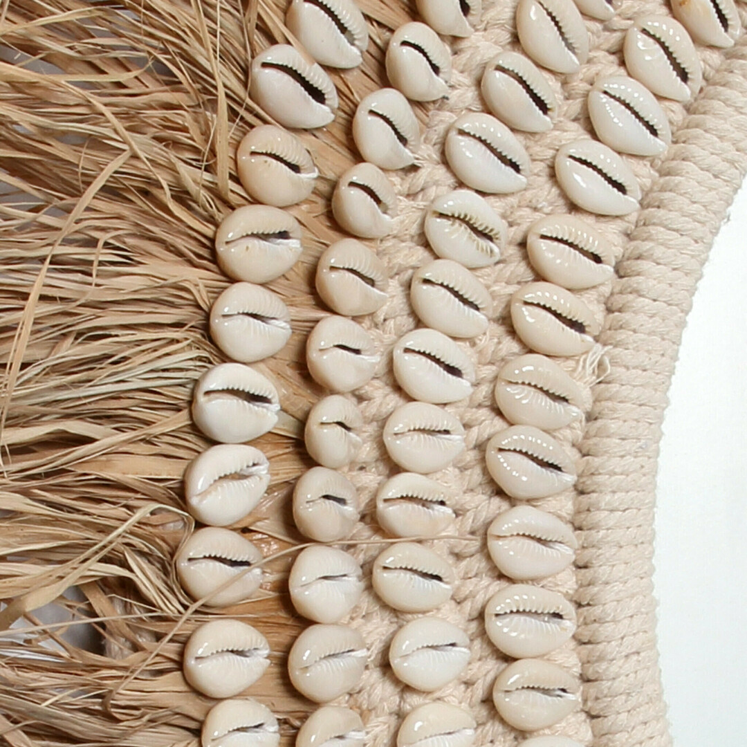 Wyświetl Raffia Cowrie Mirror - Natural White Raffia Cowrie Mirror - Natural White