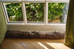 Bawełniany wałek przeciw przeciągom Bazar Bizar Oh My Gee – czarno-miedziany, 80 cm small 1