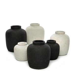 Peaky Vase - Black - M small 3