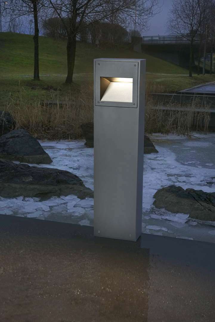 Obejrzyj Słupek Oświetleniowy NAMSOS 6036 Aluminium RAL-9006 - NORLYS Słupek Oświetleniowy NAMSOS 6036 Aluminium RAL-9006 - NORLYS