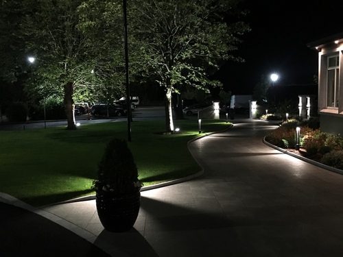 Sprawdź Szary metalowy słupek oświetleniowy LED Windmill Post 80cm 10W 4000K