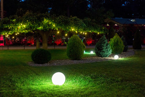 Kula ogrodowa biała połysk - LUNA BALL 50 cm wraz z zestawem montażowym, kabel 3m, szpikulec - UV 11 Kula ogrodowa biała połysk - LUNA BALL 50 cm wraz z zestawem montażowym, kabel 3m, szpikulec - UV small 11