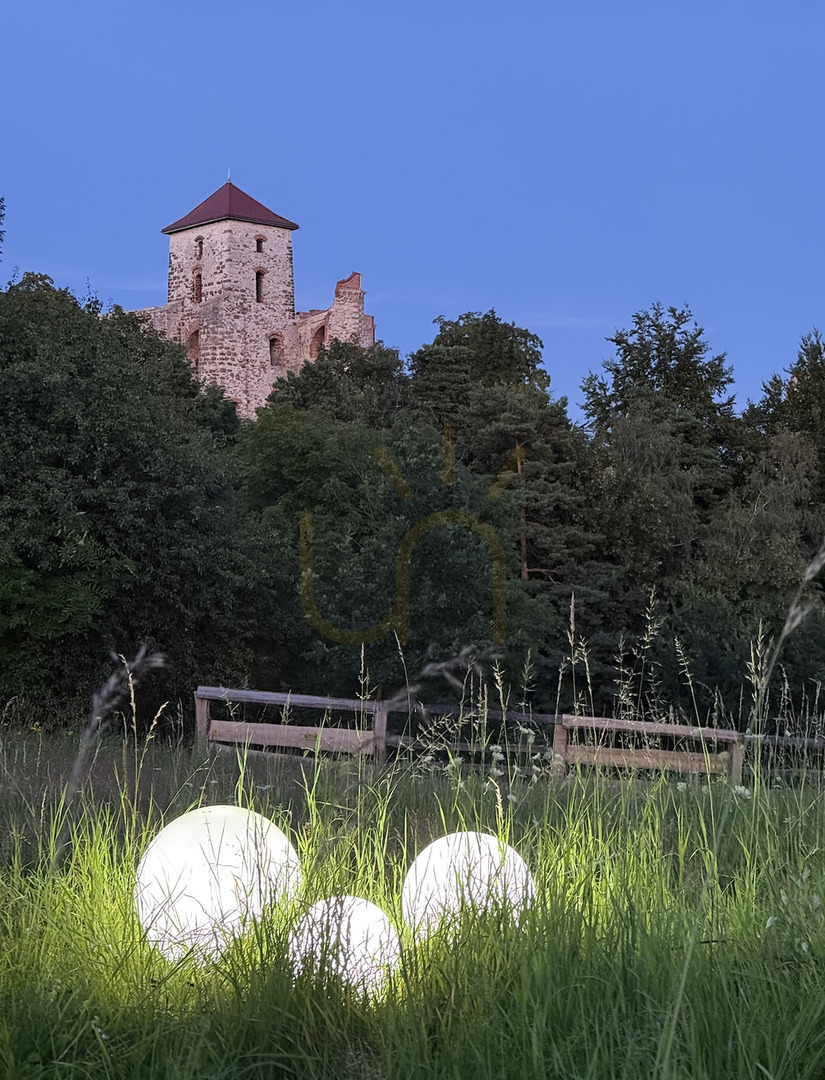 Wyświetl Kula ogrodowa biała połysk - LUNA BALL 50 cm wraz z zestawem montażowym, kabel 3m, szpikulec - UV Kula ogrodowa biała połysk - LUNA BALL 50 cm wraz z zestawem montażowym, kabel 3m, szpikulec - UV