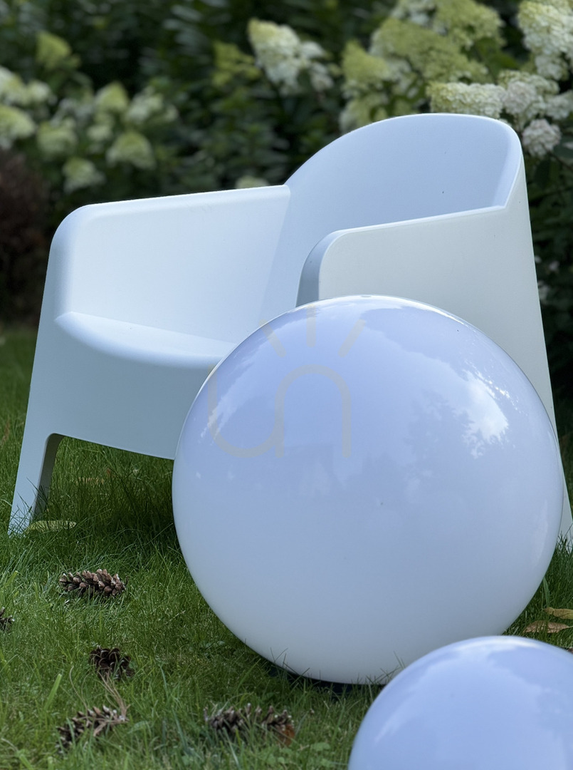 Pokaż Kula ogrodowa biała połysk - LUNA BALL 50 cm wraz z zestawem montażowym, kabel 3m, szpikulec - UV Kula ogrodowa biała połysk - LUNA BALL 50 cm wraz z zestawem montażowym, kabel 3m, szpikulec - UV