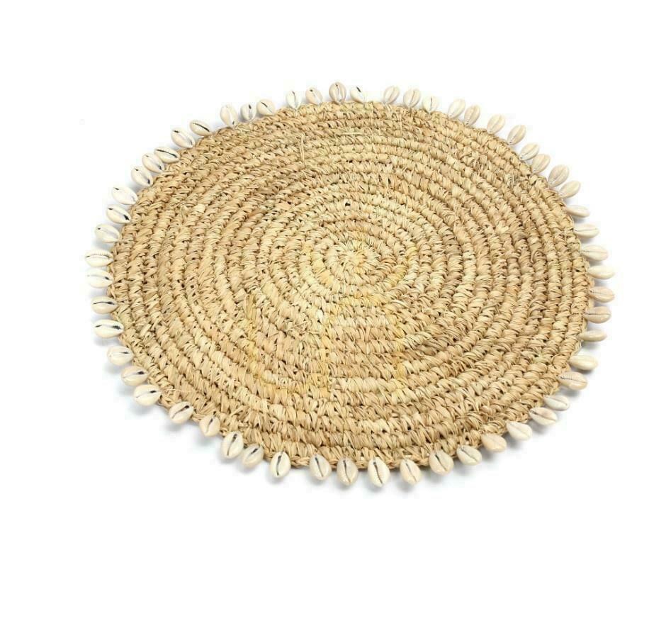 Sprawdź Podkładka Raffia Shell BAZAR BIZAR 23 cm naturalna – Raffia Collection Podkładka Raffia Shell BAZAR BIZAR 23 cm naturalna – Raffia Collection