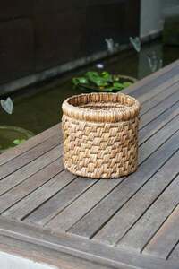 Koszyk wiklinowy z hiacyntu wodnego BAZAR BIZAR The Choppy Basket naturalny Ø36 cm small 5