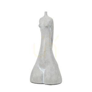 Rzeźba dekoracyjna kobieta Gallery Direct Carla sand polyresin 38 cm small 1
