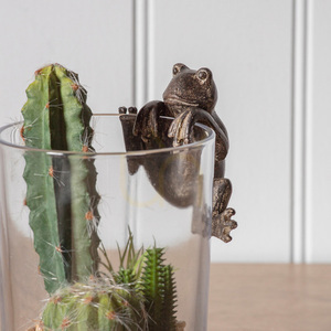 Wieszak na doniczkę Philip Frog Gallery Direct antyczna biel 2 szt. small 1