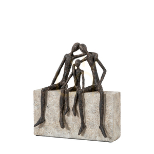 Rzeźba rodzina Gallery Direct The Three of Us z polyresinu czarno-szara 23x10x25 cm 1 Rzeźba rodzina Gallery Direct The Three of Us z polyresinu czarno-szara 23x10x25 cm small 1