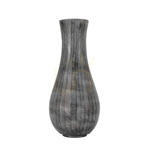 Sprawdź Wazon karbowany Gallery Direct Enya Large antyczny szary aluminium 33 cm