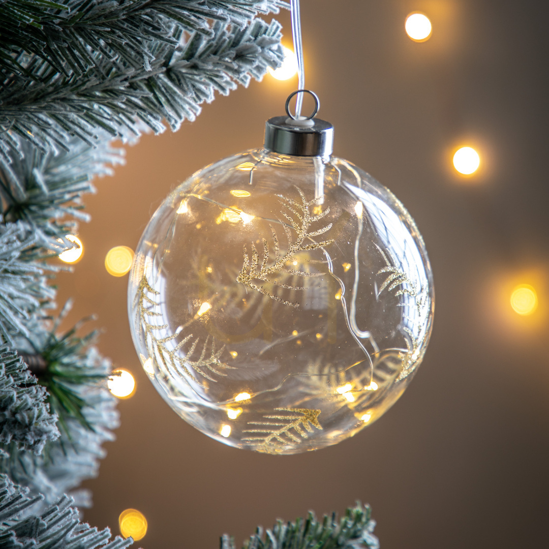 Pokaż Bombka LED Gallery Direct z wytrawionym motywem złotego pióra, przezroczysta, 12 × 12 × 14 cm Bombka LED Gallery Direct z wytrawionym motywem złotego pióra, przezroczysta, 12 × 12 × 14 cm