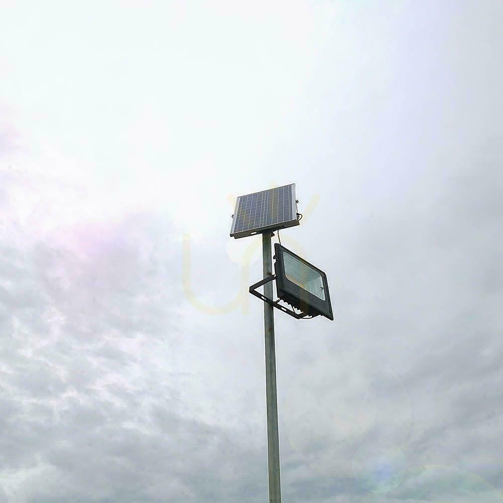 Obejrzyj Projektor LED Solarny V-TAC 20W Czarny IP65, Pilot, Timer VT-60W 4000K 1650lm Projektor LED Solarny V-TAC 20W Czarny IP65, Pilot, Timer VT-60W 4000K 1650lm