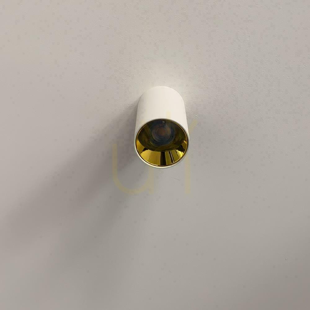 Obejrzyj Oprawa Sufitowa V-TAC GU10 Okrągła Natynkowa Tuba Biały+Złoty 80x140mm VT-882-R 3 Lata Gwarancji Oprawa Sufitowa V-TAC GU10 Okrągła Natynkowa Tuba Biały+Złoty 80x140mm VT-882-R 3 Lata Gwarancji