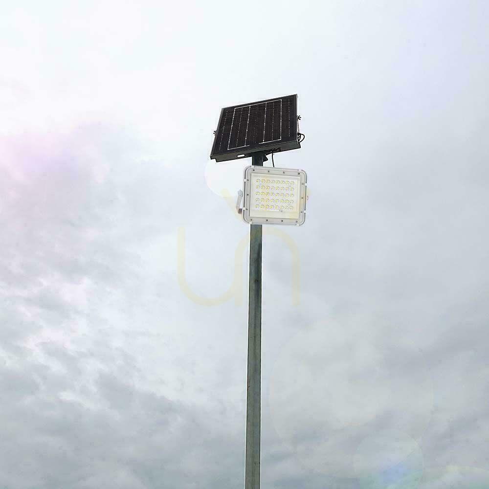 Zobacz Projektor LED Solarny V-TAC 6W Pilot, AUTO, Timer, IP65 Biały VT-40W-W 6400K 400lm Projektor LED Solarny V-TAC 6W Pilot, AUTO, Timer, IP65 Biały VT-40W-W 6400K 400lm