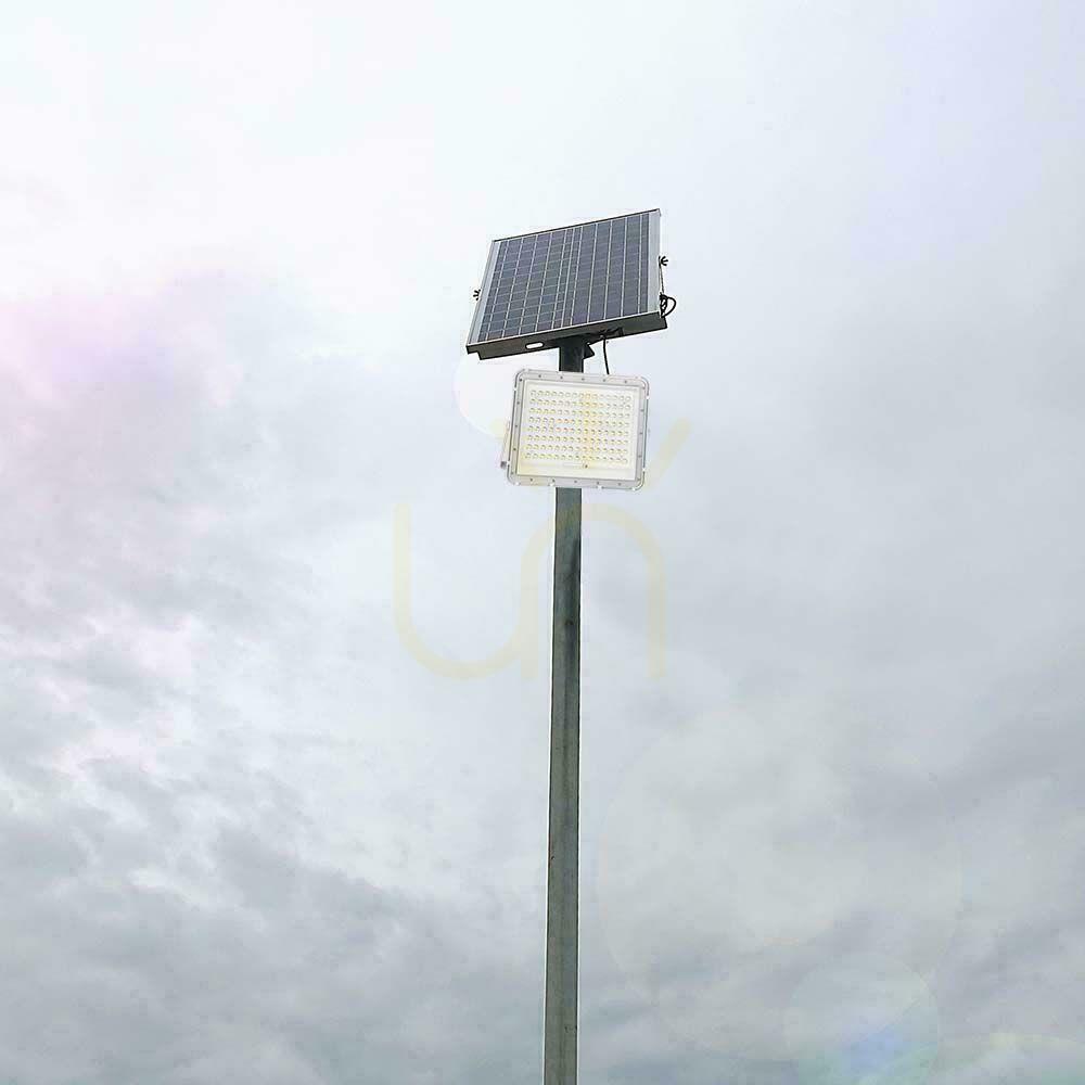 Zobacz Projektor LED Solarny V-TAC 20W Pilot, AUTO, Timer, IP65 Biały VT-180W-W 6400K 1800lm Projektor LED Solarny V-TAC 20W Pilot, AUTO, Timer, IP65 Biały VT-180W-W 6400K 1800lm