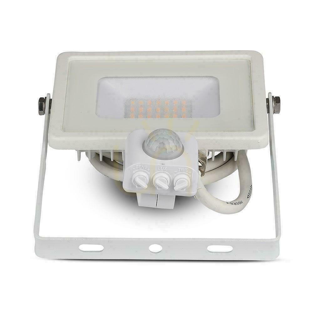 Zobacz Projektor LED V-TAC 20W SAMSUNG CHIP Czujnik Ruchu Funkcja Cut-OFF Biały VT-20-S-B 4000K 1600lm 5 Lat Gwarancji Projektor LED V-TAC 20W SAMSUNG CHIP Czujnik Ruchu Funkcja Cut-OFF Biały VT-20-S-B 4000K 1600lm 5 Lat Gwarancji