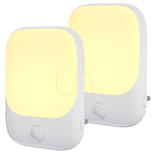 Biała Lampka Wtykowa Pati 2700 K + Pir small 1