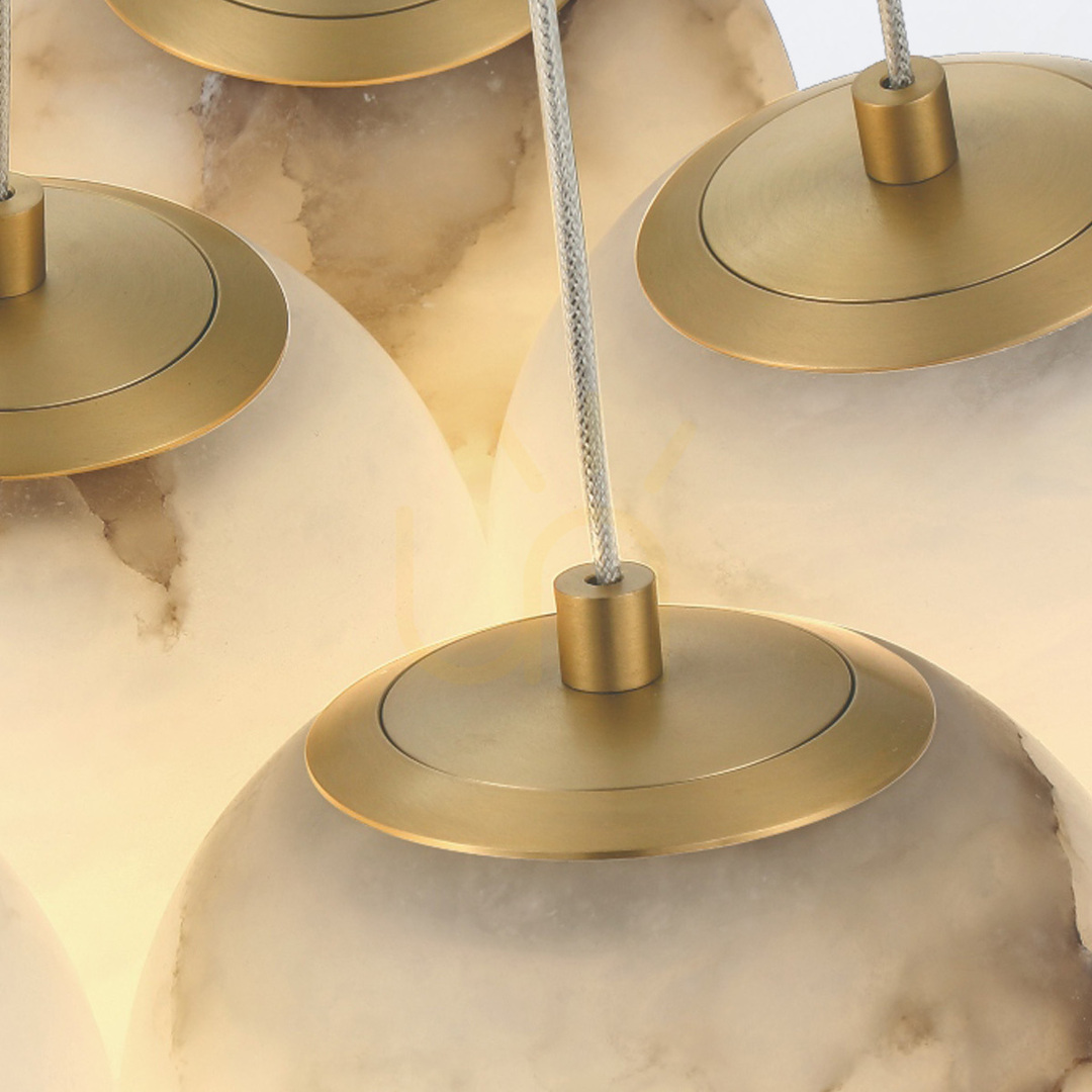 Pokaż Duża lampa wisząca KEPLER - 7 źródeł światła - Szczotkowane złoto QUINTIESSE Duża lampa wisząca KEPLER - 7 źródeł światła - Szczotkowane złoto QUINTIESSE
