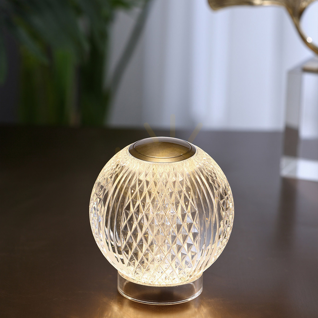 Zobacz Mała lampa stołowa LED MARNI - Naturalny mosiądz QUINTIESSE Mała lampa stołowa LED MARNI - Naturalny mosiądz QUINTIESSE
