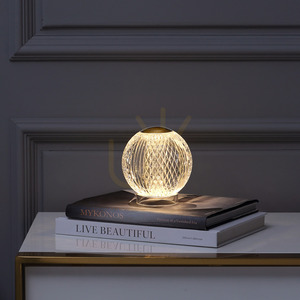 Mała lampa stołowa LED MARNI - Naturalny mosiądz QUINTIESSE 7 Mała lampa stołowa LED MARNI - Naturalny mosiądz QUINTIESSE small 7