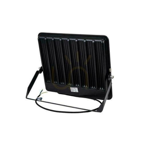 Sprawdź Projektor LED V-TAC CREE CHIP 300W 135lm/W czarna obudowa przewód 1m IP65 VT-44003 4000K 40500lm 6 lat gwarancji