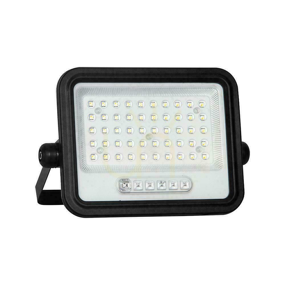 Obejrzyj Projektor LED solarny V-TAC 100W CCT pilot auto timer IP65 czarny VT-104W 1000lm 3 lata gwarancji Projektor LED solarny V-TAC 100W CCT pilot auto timer IP65 czarny VT-104W 1000lm 3 lata gwarancji