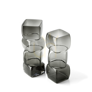 Wazon szklany The Cubes Dark Grey M, Glass Collection small 5