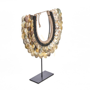 Figurka dekoracyjna Clam Couture na podstawie, naturalna, Stand Decoration small 6