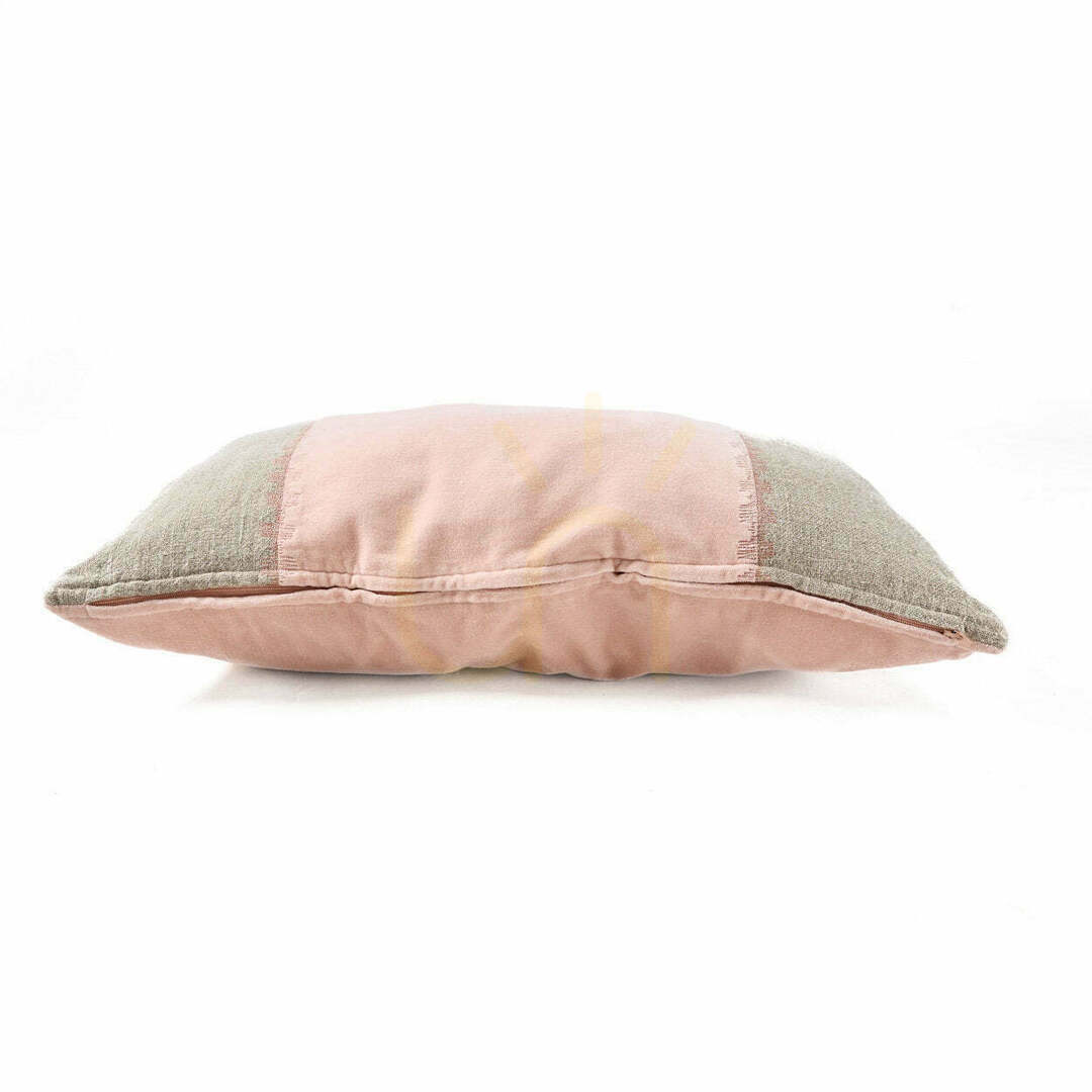 Zobacz Poszewka na poduszkę BAZAR BIZAR The Velvet Divorce Natural Pink 30 × 50 cm Poszewka na poduszkę BAZAR BIZAR The Velvet Divorce Natural Pink 30 × 50 cm