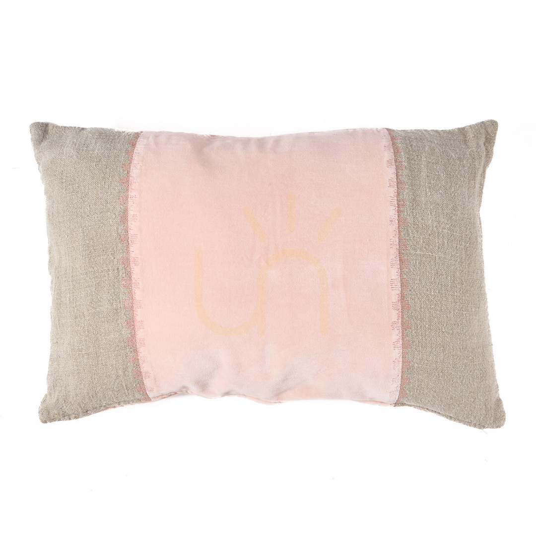 Wyświetl Poszewka na poduszkę BAZAR BIZAR The Velvet Divorce Natural Pink 30 × 50 cm Poszewka na poduszkę BAZAR BIZAR The Velvet Divorce Natural Pink 30 × 50 cm