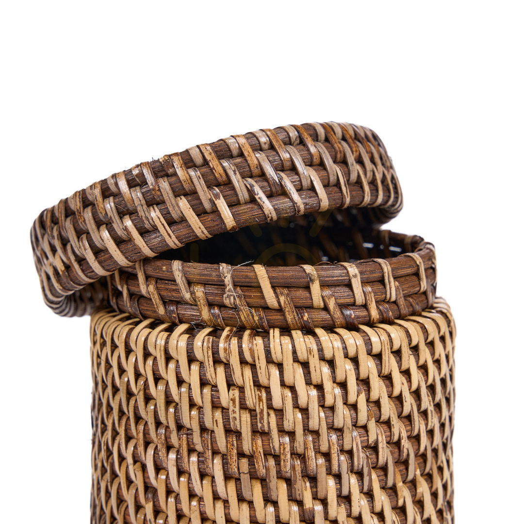 Obejrzyj Pojemnik rattanowy BAZAR BIZAR The Rattan Canister naturalny brąz BAGE038NBr Pojemnik rattanowy BAZAR BIZAR The Rattan Canister naturalny brąz BAGE038NBr