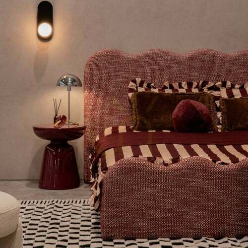 Sprawdź Stolik pomocniczy LIMPO 40 cm, bordowy/wiśniowy, błyszczący Nova Nook
