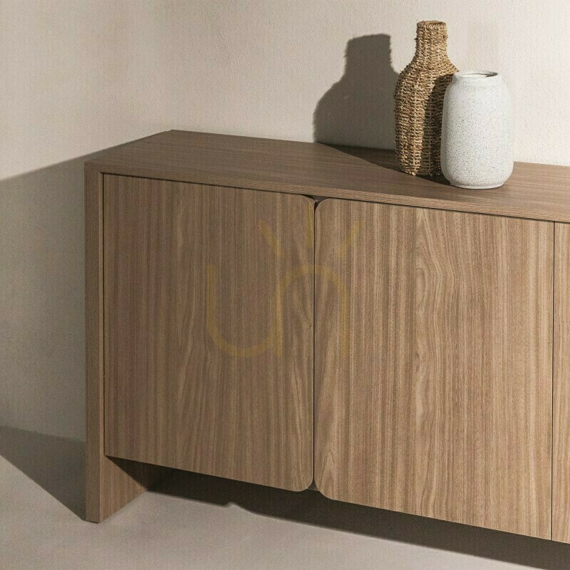 Sprawdź Czterodrzwiowa komoda OKU, dąb perłowy, zaokrąglone fronty Nova Nook Czterodrzwiowa komoda OKU, dąb perłowy, zaokrąglone fronty Nova Nook