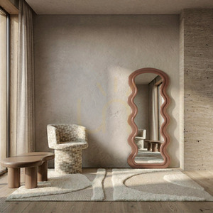 Dekoracyjne lustro wiszące w drewnianej ramie SELLEG 177 x 75 cm, falisty, organiczny kształt, kolor mocha mousse Nova Nook 3 Dekoracyjne lustro wiszące w drewnianej ramie SELLEG 177 x 75 cm, falisty, organiczny kształt, kolor mocha mousse Nova Nook small 3