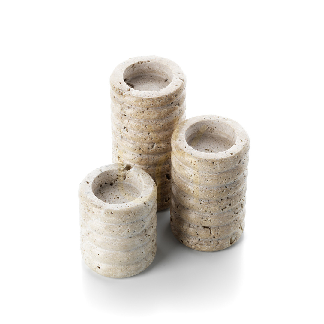 Obejrzyj Świecznik kamienny beżowy BAZAR BIZAR Travertine Ripple M Świecznik kamienny beżowy BAZAR BIZAR Travertine Ripple M
