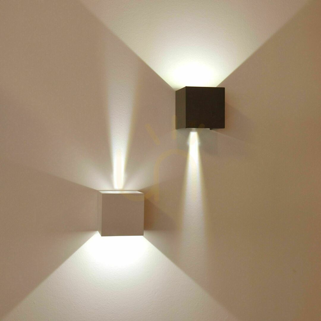 Pokaż Kinkiet LED s.luce Ixa srebrny metalowy 10 cm IP44 3000 K Kinkiet LED s.luce Ixa srebrny metalowy 10 cm IP44 3000 K