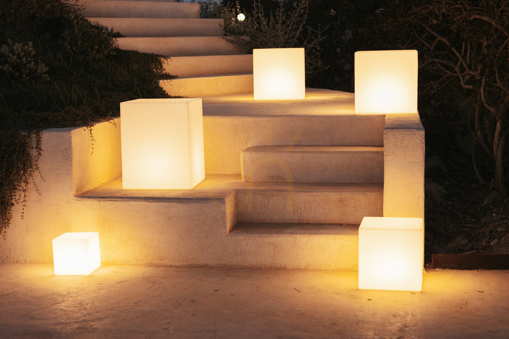 Wyświetl Stolik Ogrodowy CUBY 3195 Biały 1xLED Stolik Ogrodowy CUBY 3195 Biały 1xLED