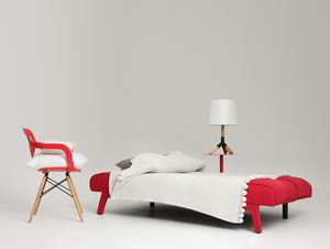 Sofa rozkładana CustomForm MODES 2-osobowa krwista czerwień ET60 czarna small 3