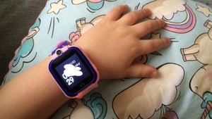 Różowy Smartwatch dla dziecka z lokalizacją LBS small 1